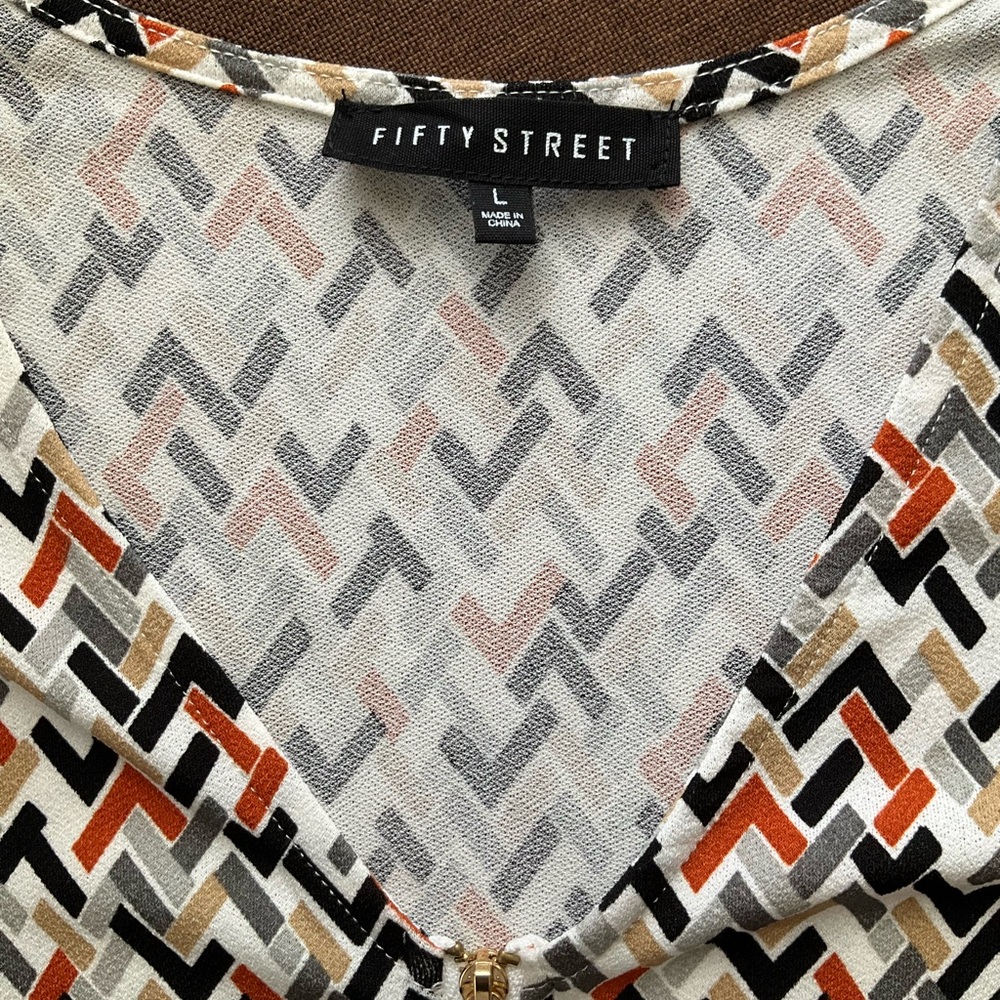 Fifty Street Geometric Pattern Top - Picture 3 of 6